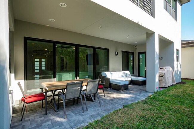 Building Photo - 17081 Five Waters Ave