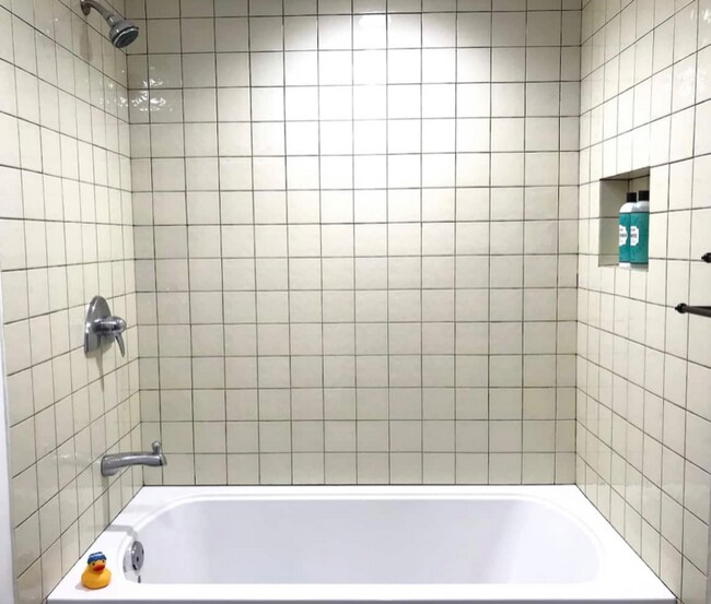 Building Photo - 1845 N Wilmot Ave