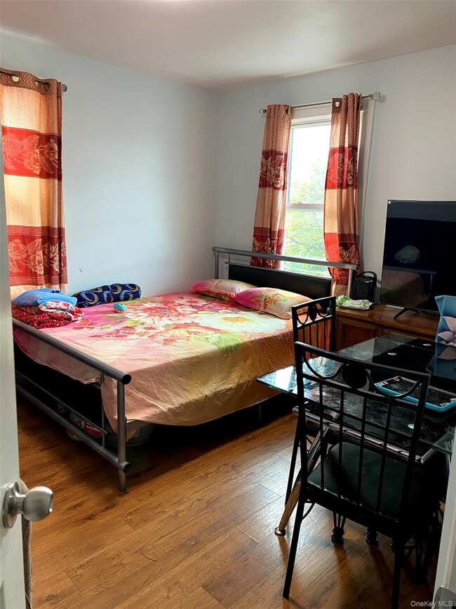 Building Photo - 107-02 Pinegrove St