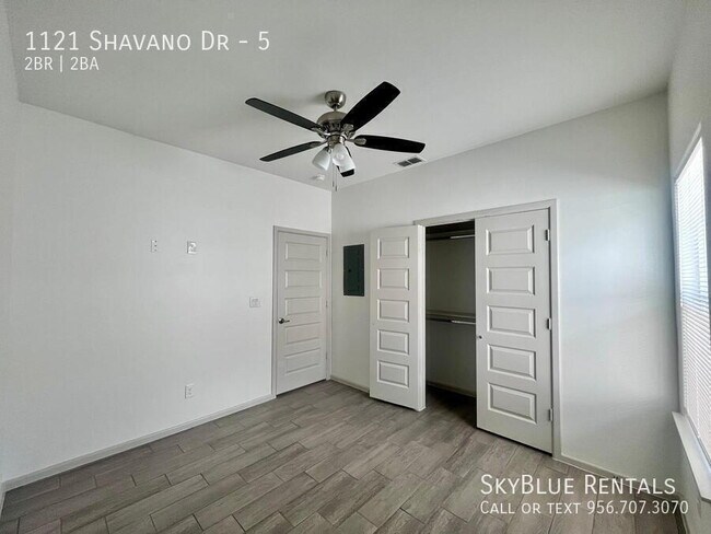 Building Photo - 1121 Shavano Dr