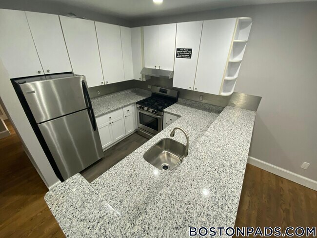 Building Photo - 140 Boylston St