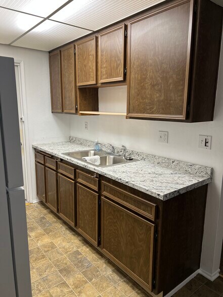 Building Photo - 1931 Nuevo St