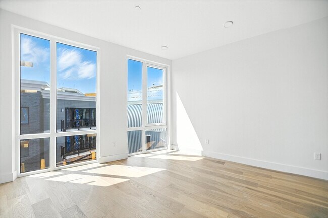Building Photo - 38 Hichborn St