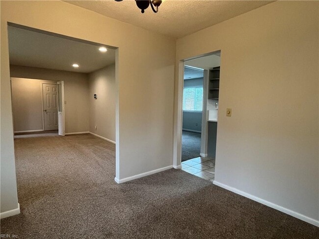 Building Photo - 3905 Brentwood Crescent
