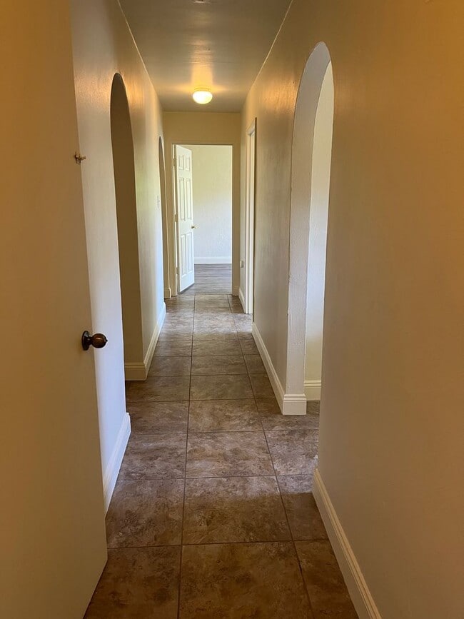 Building Photo - 414 E Lincoln Ave