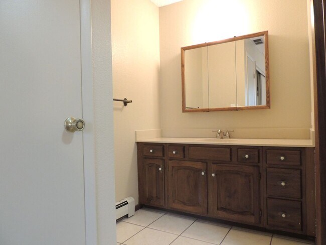 Building Photo - 636 Horizon Dr