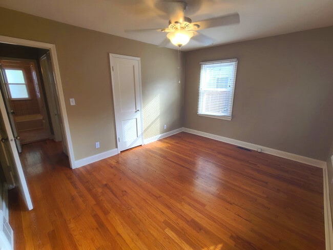 Building Photo - 8217 Belleview Ave