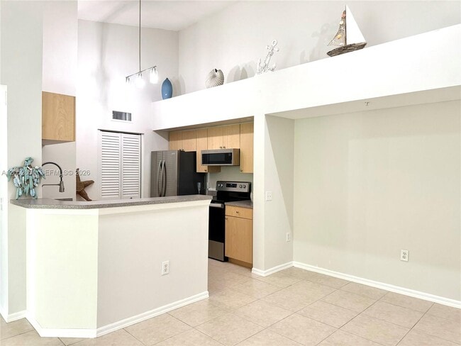 Building Photo - 1020 Villa Cir