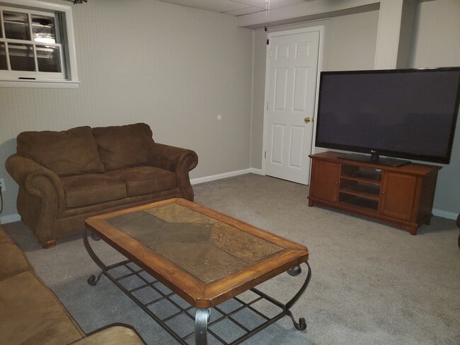 Building Photo - 22025 Evergreen Mills Rd