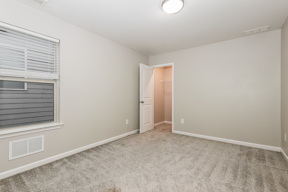 Building Photo - 3949 Lake Manor Way