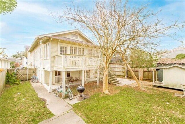 Building Photo - 5 BR- Available now or January lease - Ren...