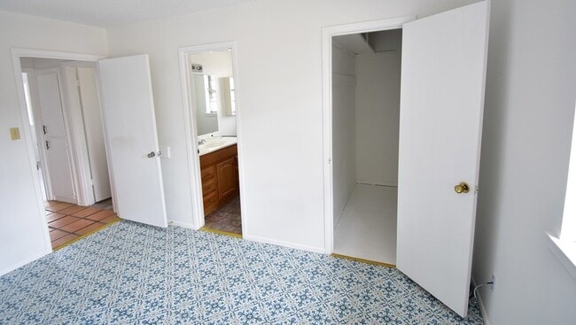 Building Photo - 800 N Cockrell St