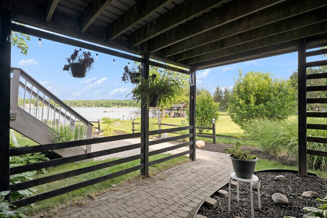 Building Photo - 10408 Runyan Lake Rd