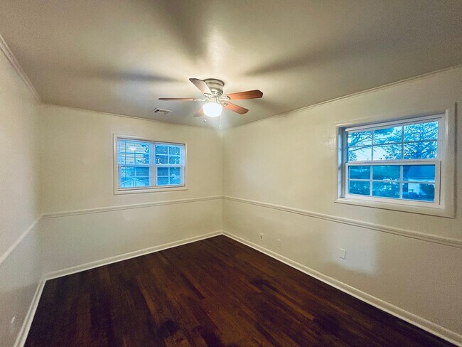 Building Photo - Updated 3 bedroom home in great location!