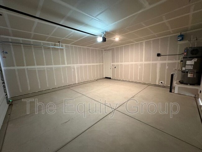 Building Photo - 2405 N Fontana St