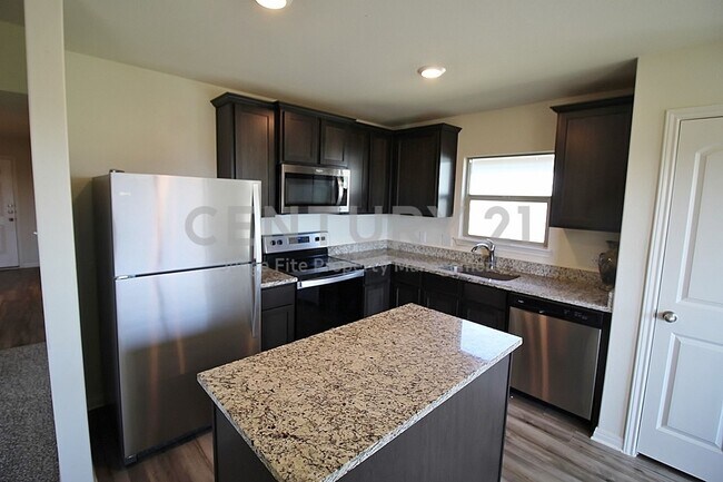 Building Photo - Charming 3/2/2 in Venus For Rent!