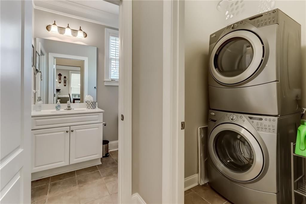 Building Photo - 345 Chastain St SE