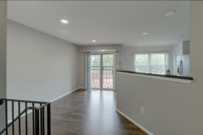 Large Dining area w/ Deck Access - 6942 Malachite Pl