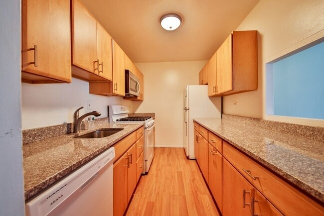 Building Photo - 6 Whittier Pl