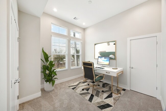 Building Photo - 8664 Easthaven Blvd