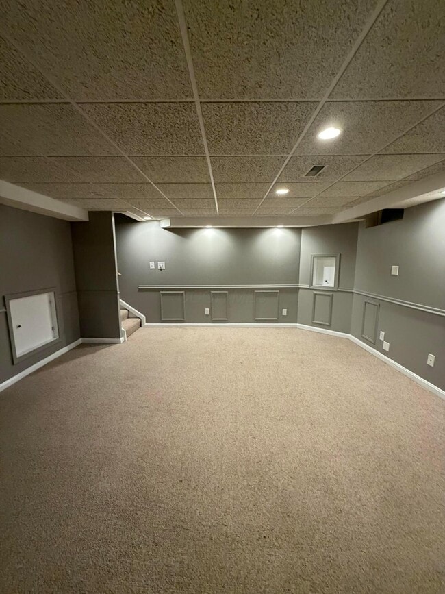 Building Photo - 8735 Olenbrook Dr