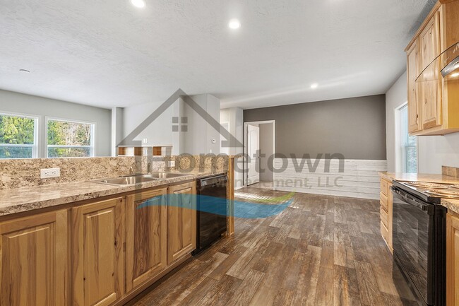 Building Photo - 3 Bedroom 2 Bathroom Home on a Private Lot out in the Country Near Sagle!