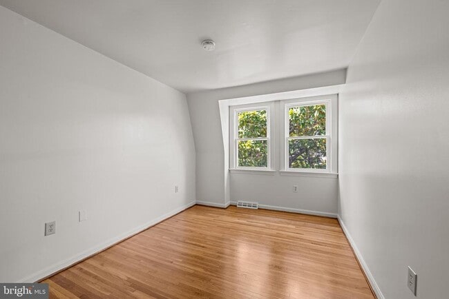 Building Photo - 605 H St SW