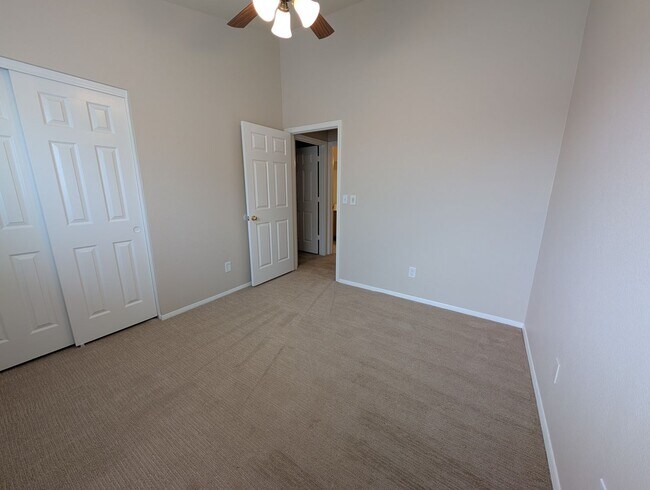 Building Photo - 15219 S 47th St