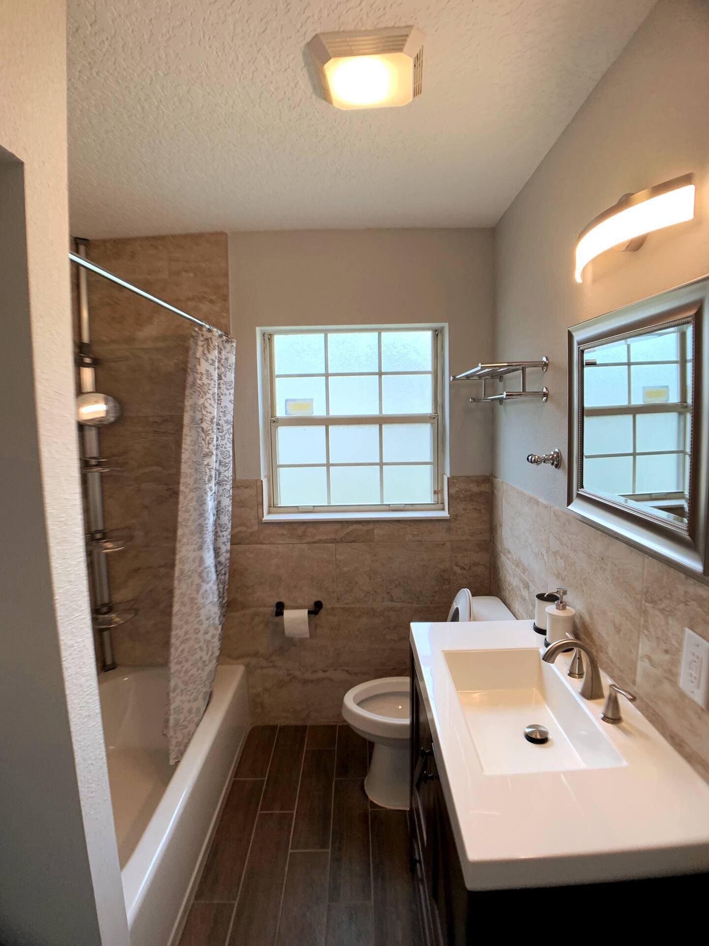 Building Photo - 7161 Balboa Rd