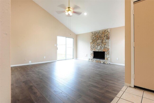 Building Photo - 11030 Petworth Dr