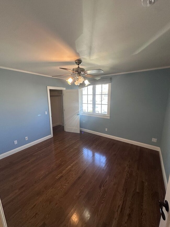 Building Photo - 115 Aster Rd