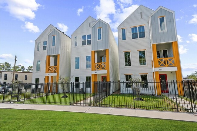 Building Photo - 3903 F Pinemont Dr