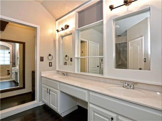 Building Photo - 15022 Galena Dr