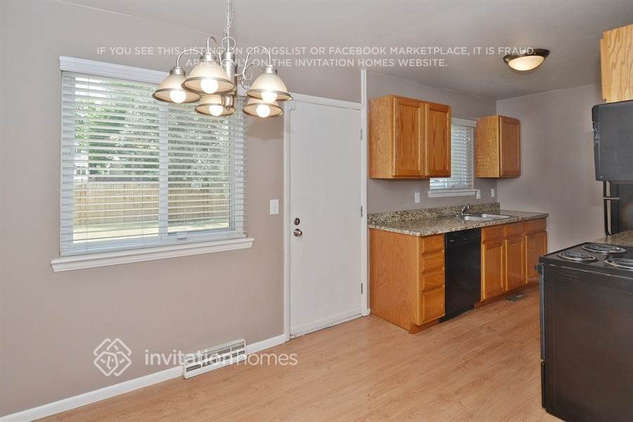 Building Photo - 10507 W 107th Ave