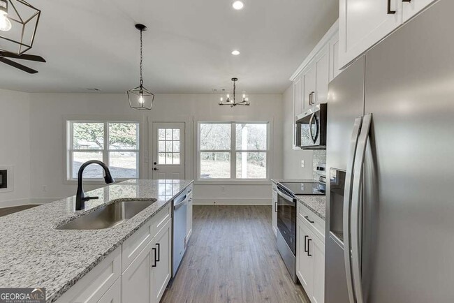 Building Photo - 569 Clayton St