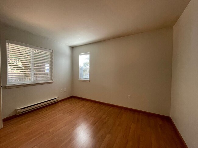 Building Photo - RARE Lake Oswego Bay Community 2Bd/2Ba in ...