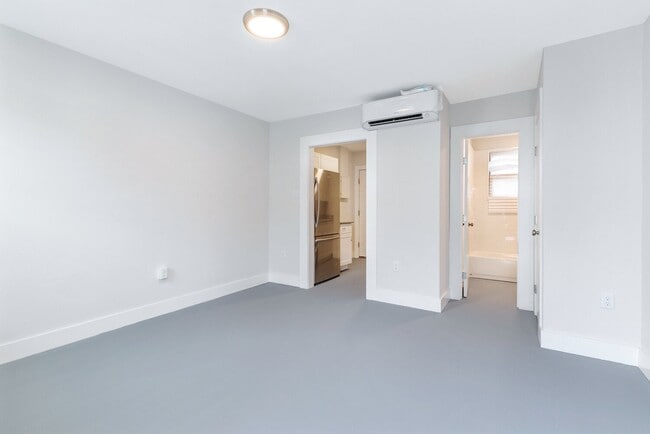 Building Photo - Charming Studio in Mid-City New Orleans – Utilities Included, Modern Kitchen, Shared Laundry
