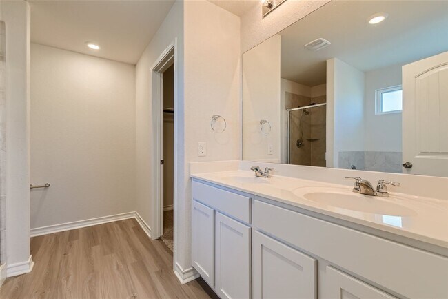 Building Photo - Awesome Amenities!