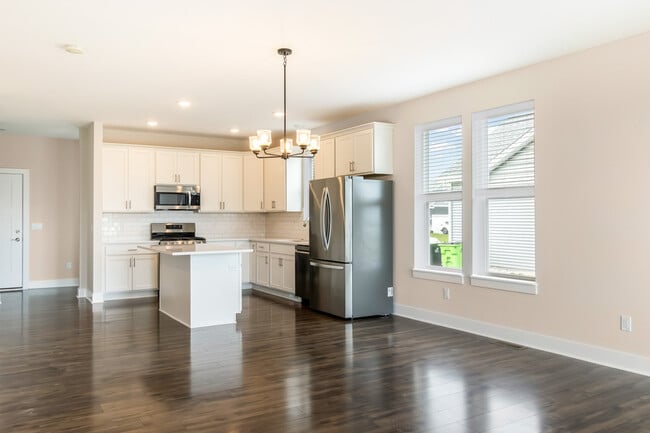 Building Photo - W218N16066 Tiger Lily Dr