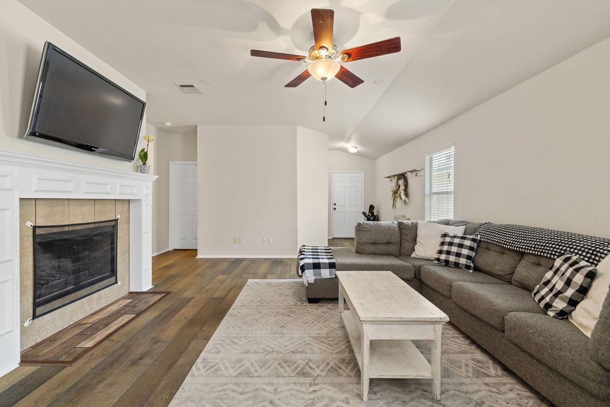 Building Photo - 718 Sugar Brook Dr