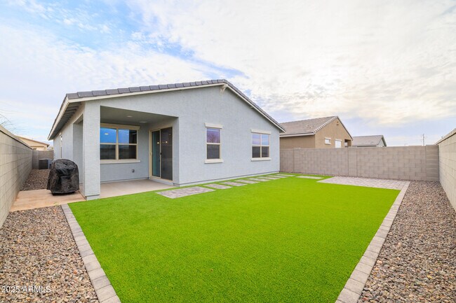 Building Photo - 6810 W Pedro Ln