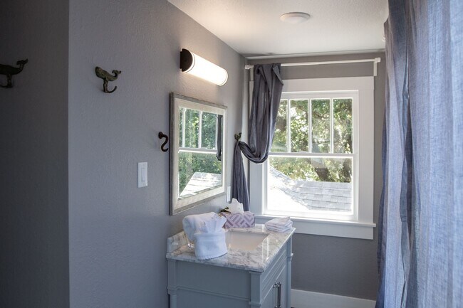 Building Photo - 1911 34th St