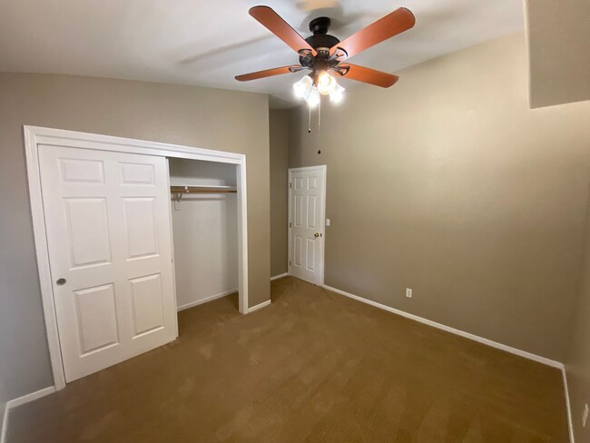 Building Photo - Cozy NW Visalia Home Rent Ready!