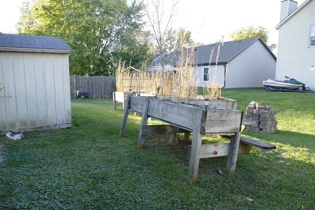 Building Photo - 1076 Crestwood Ln