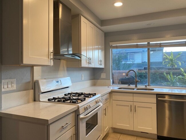 Building Photo - 1787 Avenida Selva