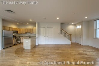 Building Photo - 110 Second St Unit #PH04