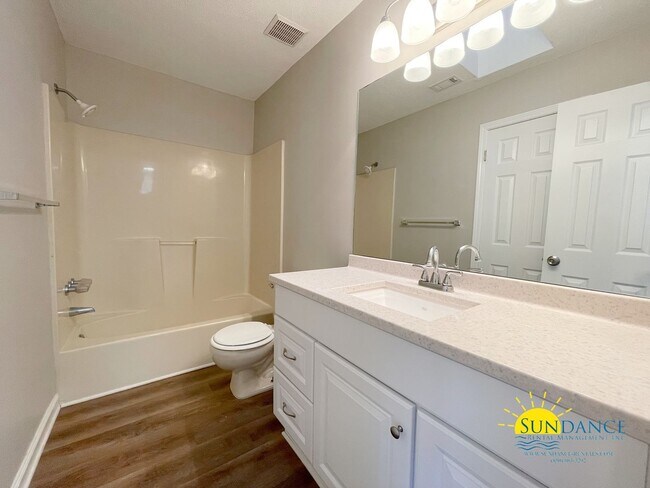 Building Photo - Magnificent 2 Bedroom Townhouse in Fort Walton Beach