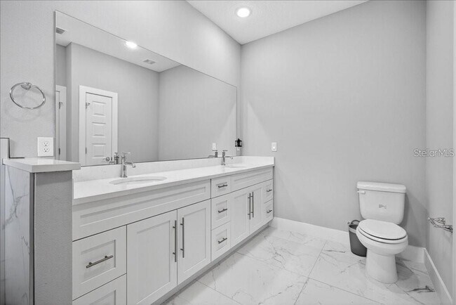 Building Photo - 128 Blare Dr