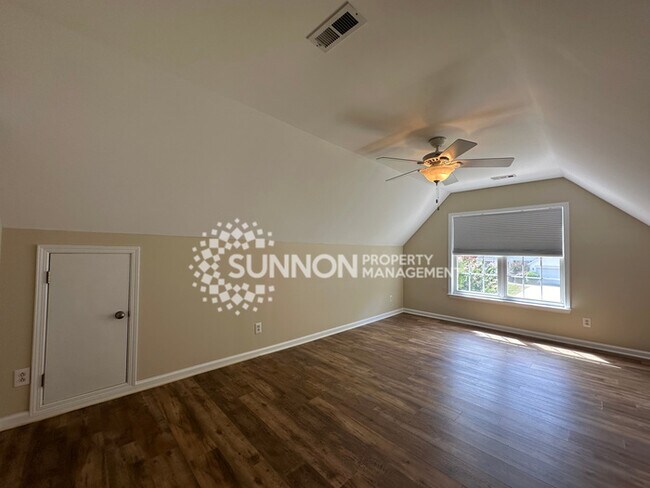 Building Photo - 4 Bedroom Home Near Birkdale Village