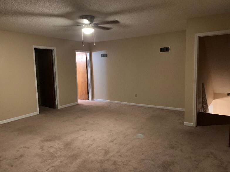 Building Photo - 914 Chemin Dr